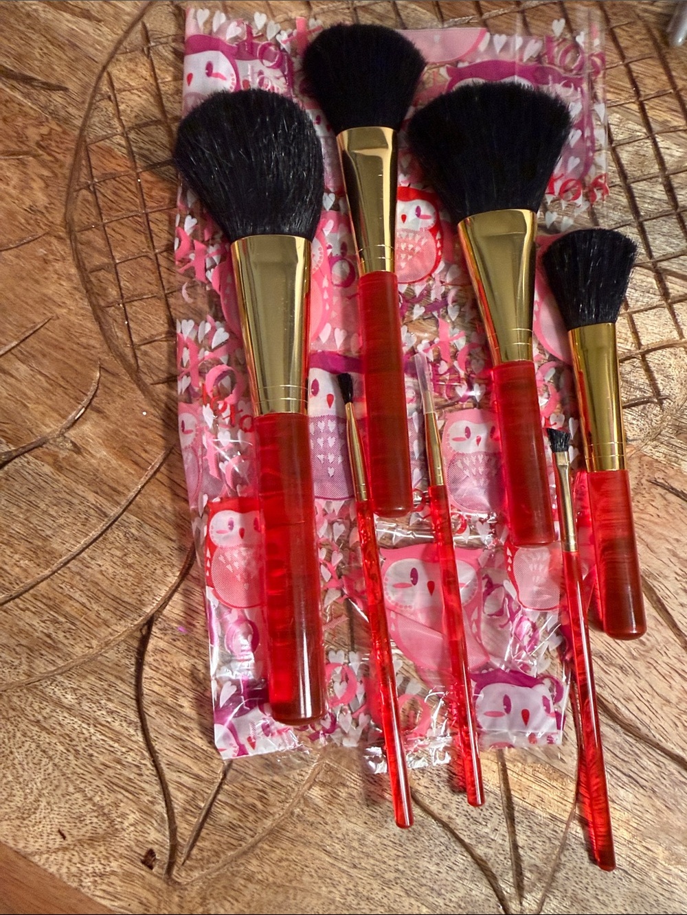 NWT 7 piece Makeup Brush Set with Red Handles and Gold Ferrules - mixed variety